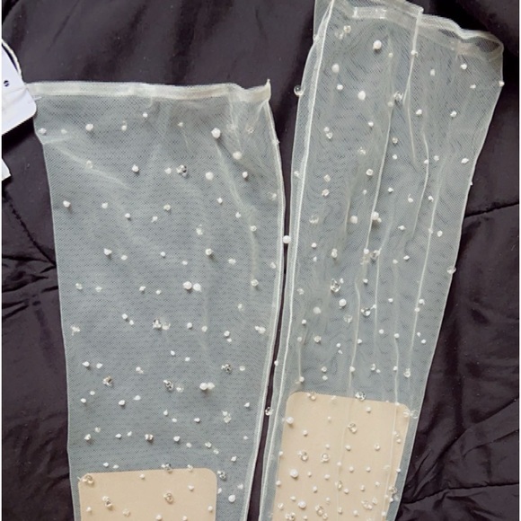 Beaded Tulle Bridal Gloves - Picture 5 of 6